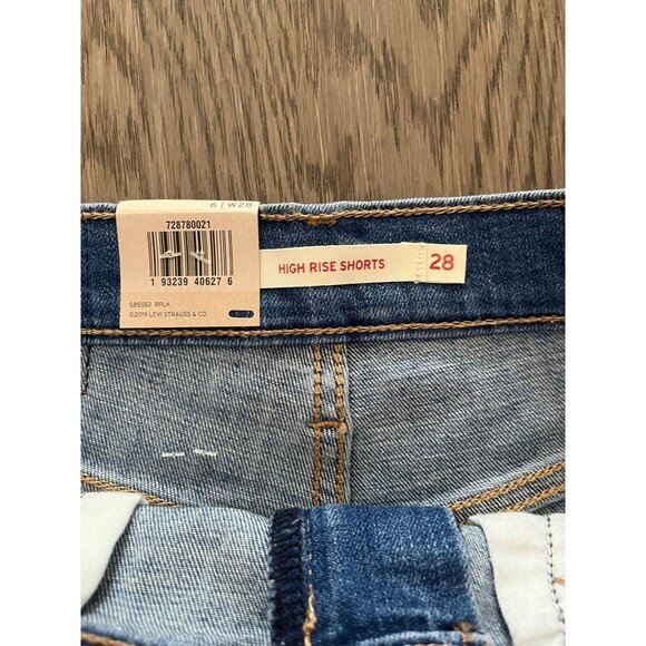 NWT Levi's Women's High-Rise Denim Shorts  Distressed Raw Hem - Picture 3 of 4
